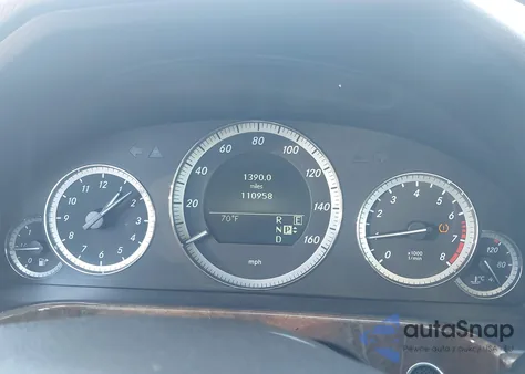 2011 Mercedes-Benz E 350 4Matic z USA, uszkodzony, nr VIN WDDHF8HB3BA411577